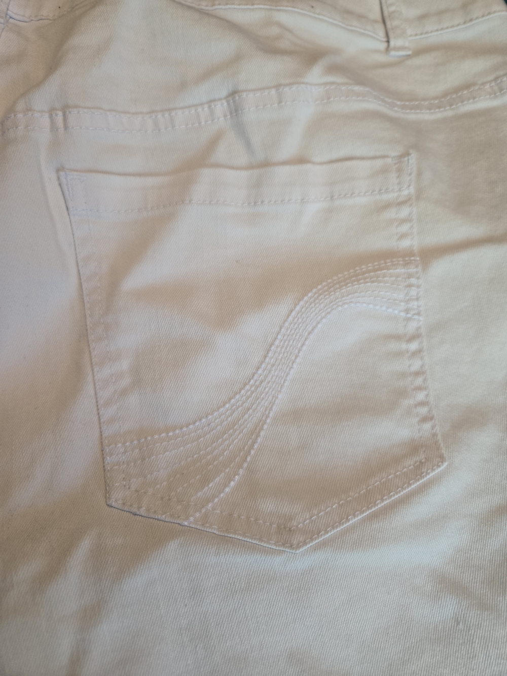 NWT Lane Bryant White Bermuda Shorts Sz 28 Genius Fit - Picture 6 of 11